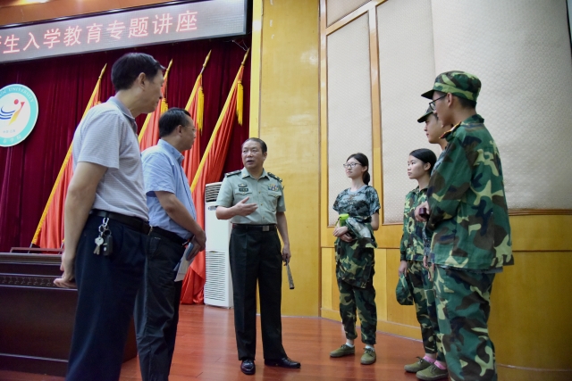 传承红色文化争做时代新人朱向前将军为我校2018级新生上入学教育第一