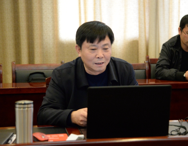 市综治工作考评组来校检查指导工作